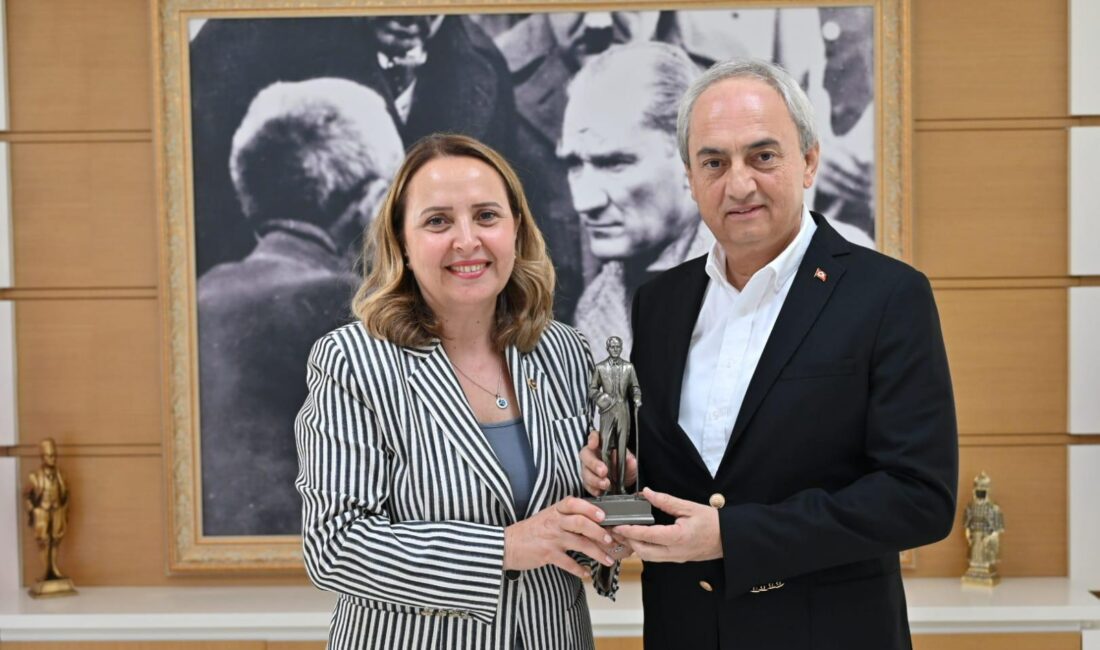 Antalya Kepez Belediye Başkanı Mesut Kocagöz’e nezaket ziyaretinde bulunan CHP