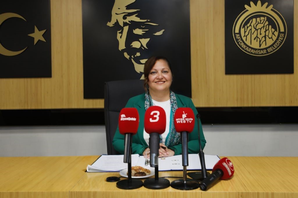 Seçim öncesi vaatlerinden olan ‘Halk Lokantası’ projesini kentin iki farklı