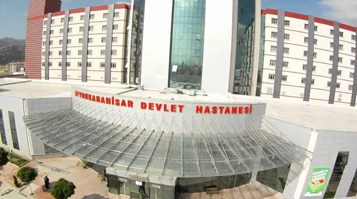 Afyonkarahisar Devlet Hastanesi’nde yeni bir gelişme yaşandı. Valilikten yapılan açıklamada,