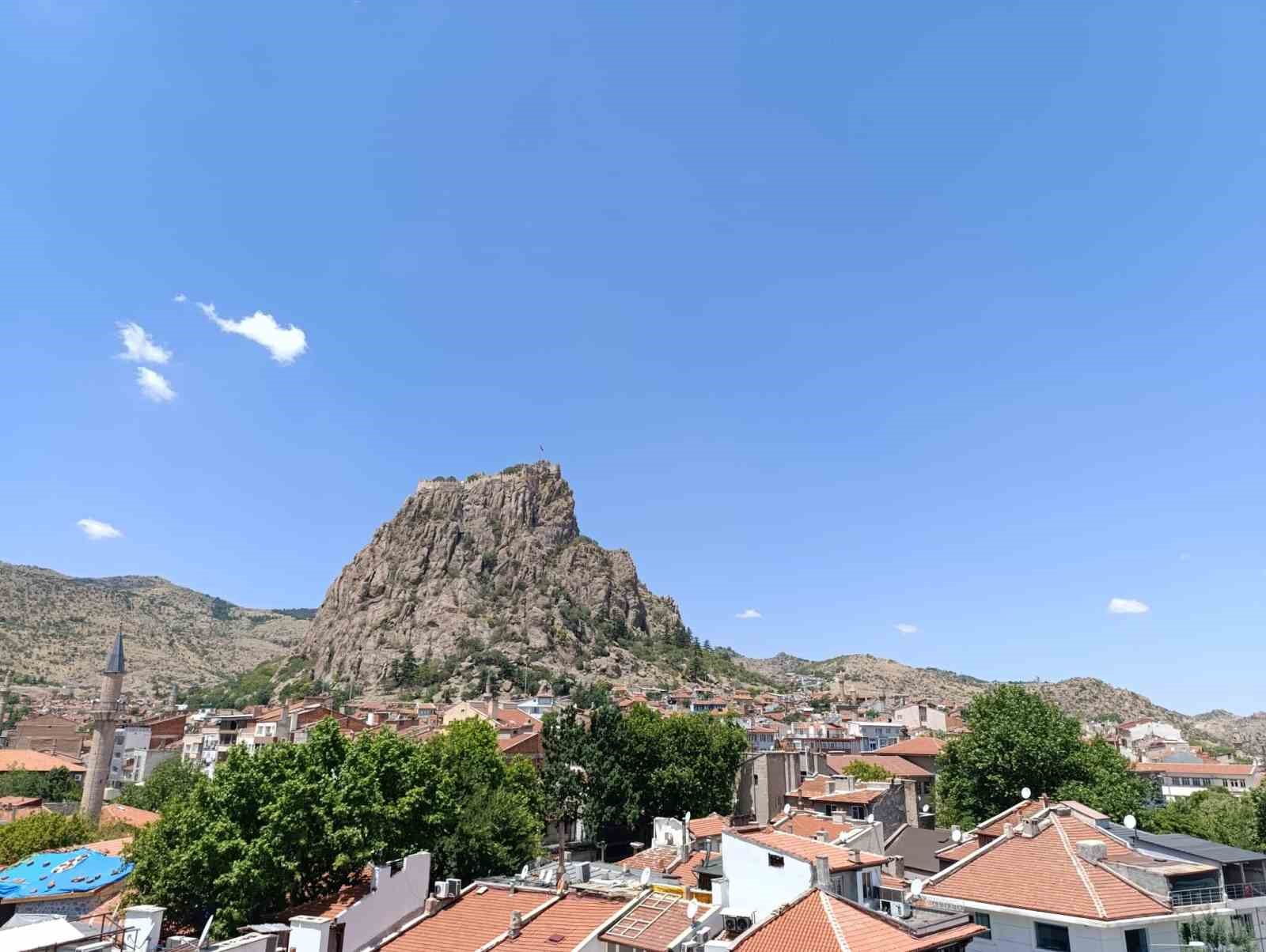 Afyonkarahisar yeni haftaya, geçtiğimiz haftalara göre serin ve açık bir