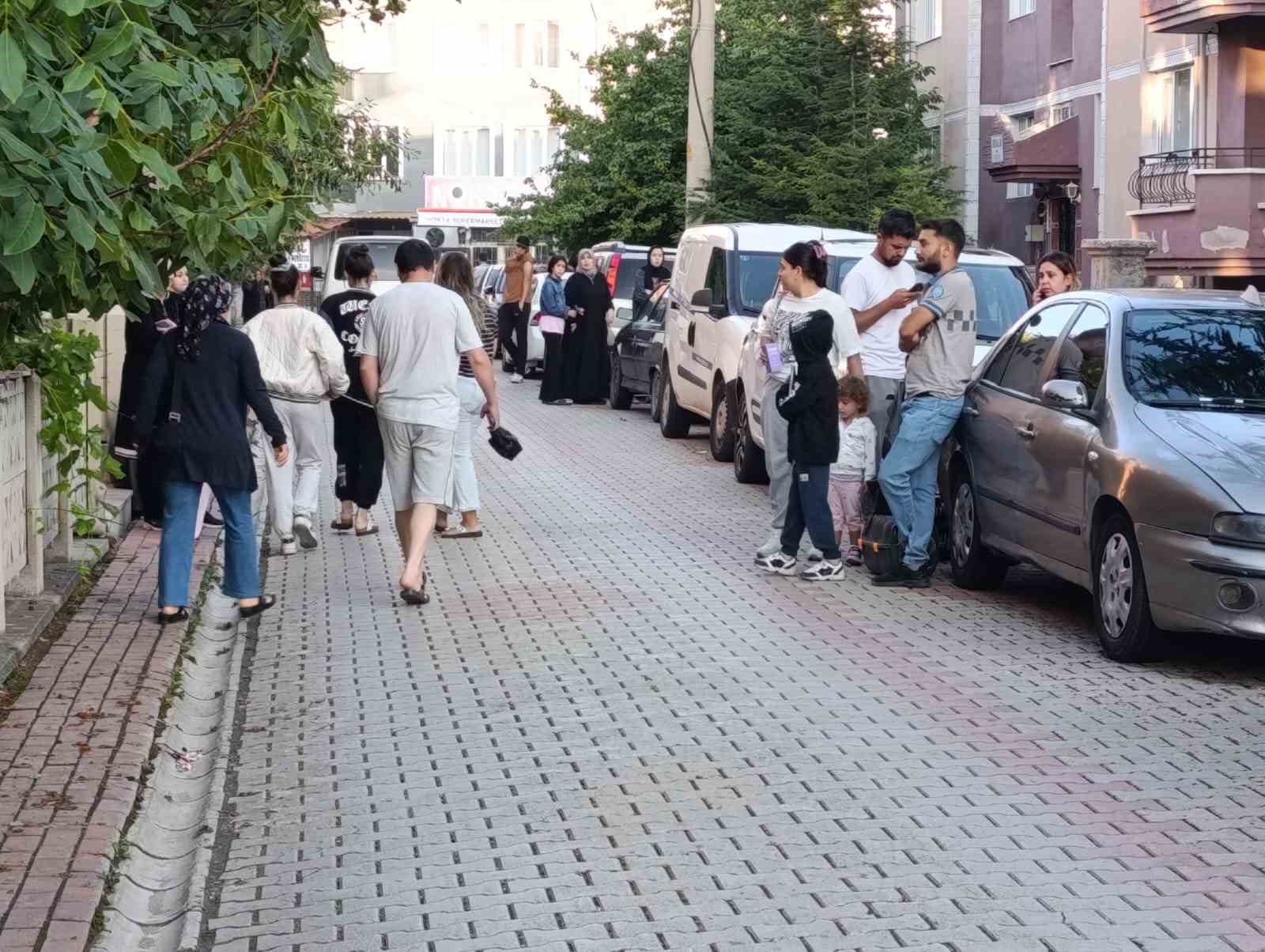 Afyonkarahisar’da meydana gelen ve yaklaşık 10 saniye süren 4,4 büyüklüğündeki