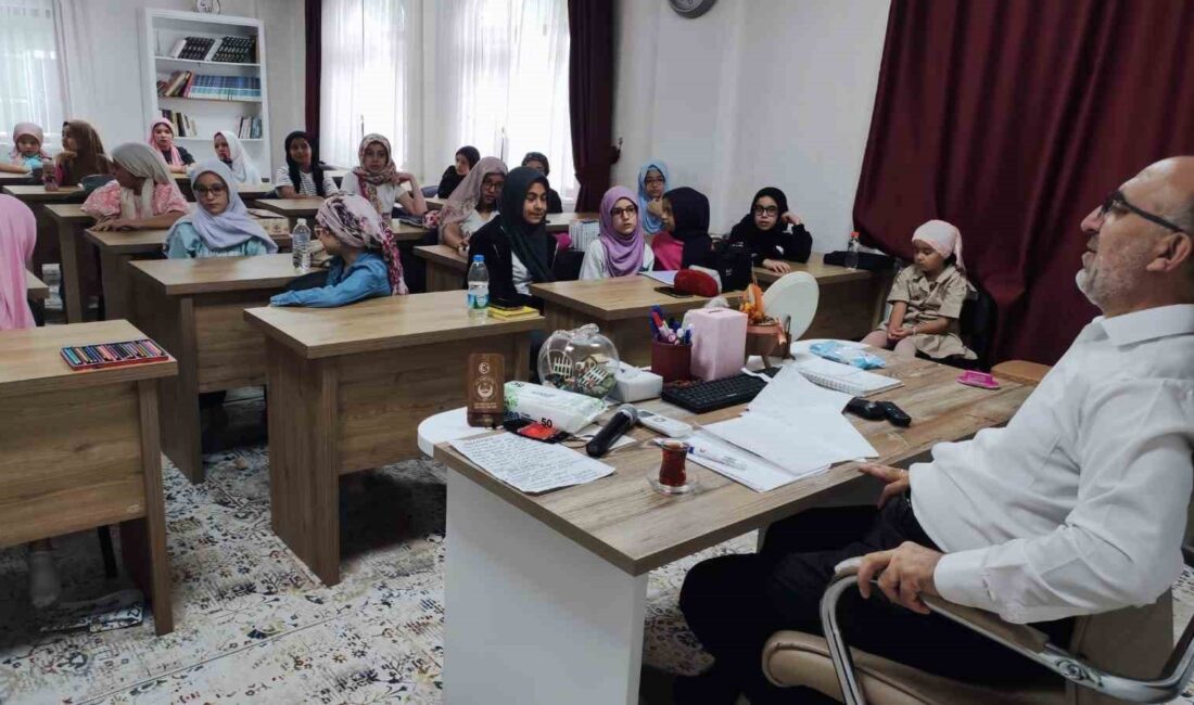 Afyonkarahisar il Müftülüğü tarafından Mahremiyet ve Çevre Bilinci seminerleri düzenlendi.