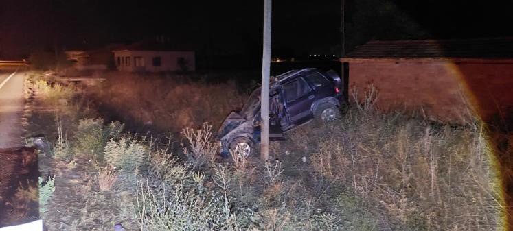 AFYONKARAHİSAR'IN İHSANİYE İLÇESİNDE MEYDANA GELEN TRAFİK KAZASINDA BİR OTOMOBİL KONTROLDEN
