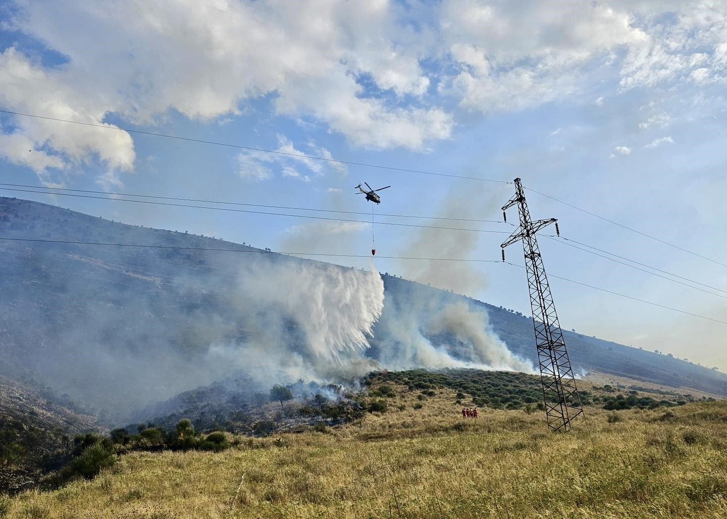 Arnavutluk’un güneyinde çıkan orman yangınlarına müdahale sürüyor. Avrupa Birliği (AB),