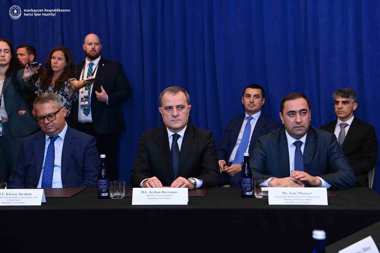 Azerbaycan Dışişleri Bakanı Ceyhun Bayramov ve Ermenistan Dışişleri Bakanı Ararat