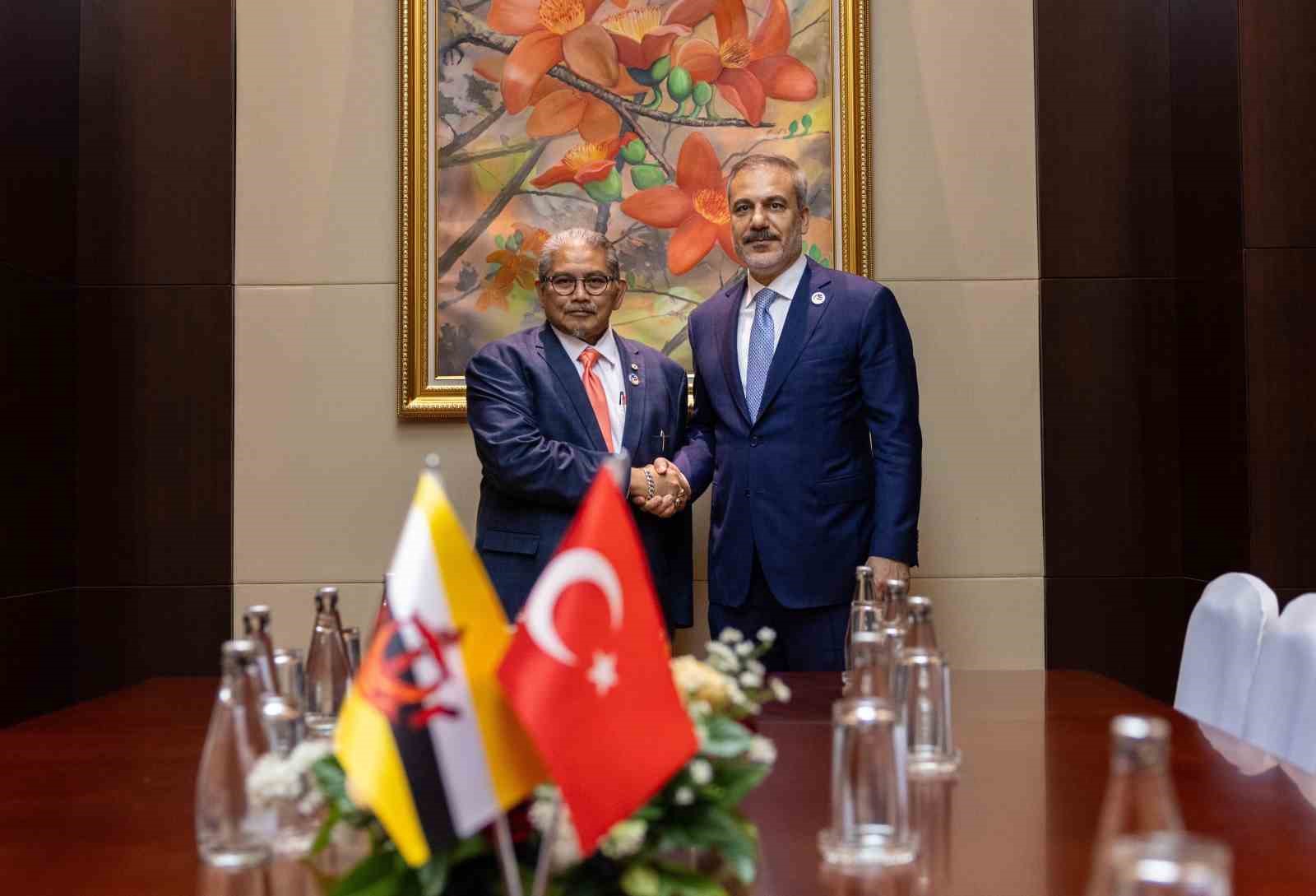 Dışişleri Bakanı Hakan Fidan, Laos’ta Brunei Dışişleri Bakanı Dato Erywan