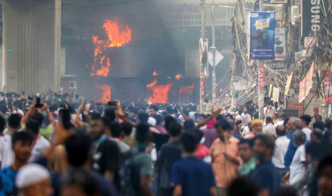 Bangladeş’te 1971’deki Bağımsızlık Savaşı’na katılanların ailelerine kamu sektöründe kontenjan ayrılmasına