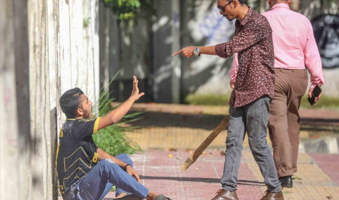 Bangladeş’te savaşa katılanların ailelerine kamu sektöründe kontenjan ayrılmasını protesto eden