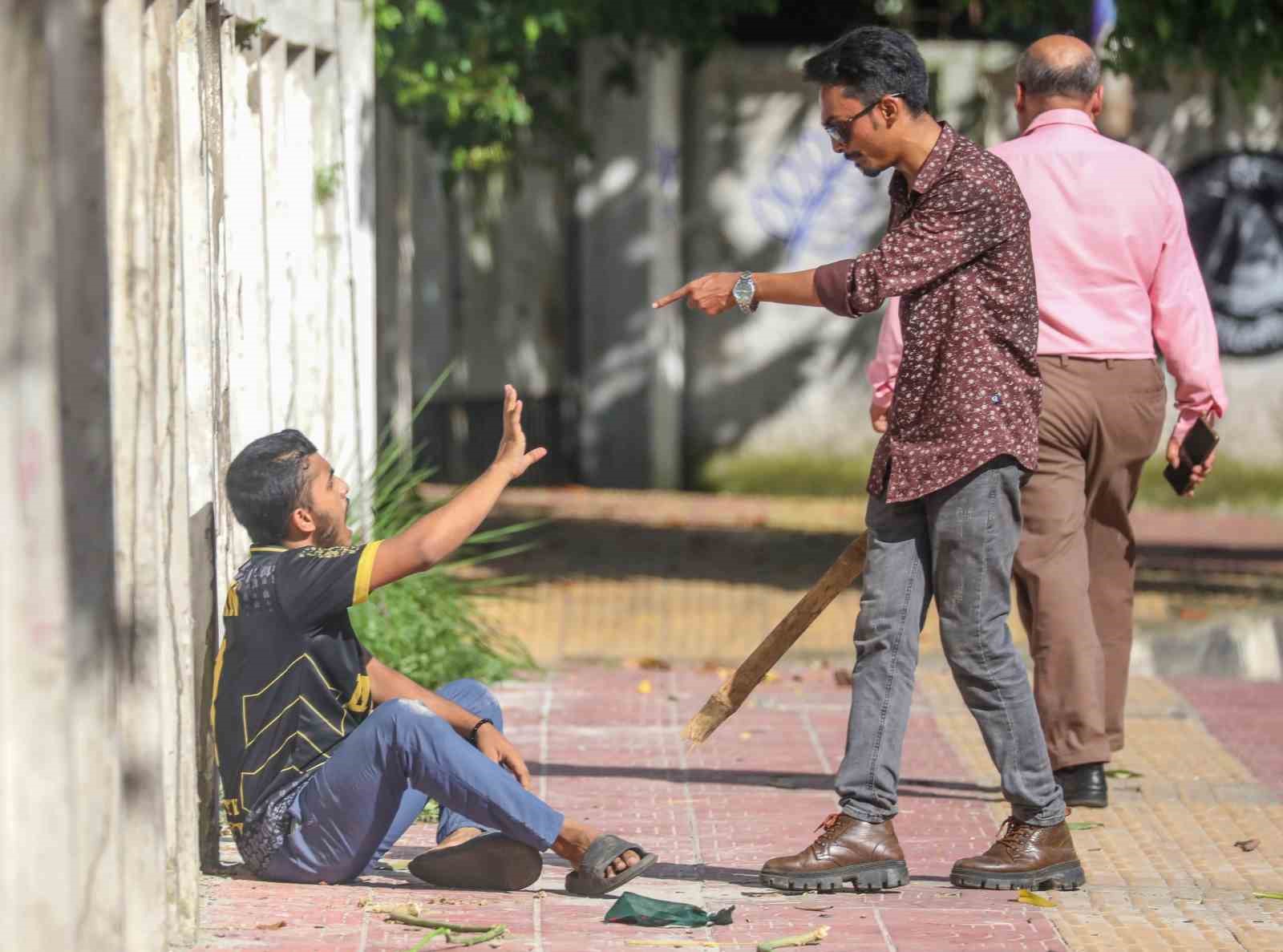 Bangladeş’te savaşa katılanların ailelerine kamu sektöründe kontenjan ayrılmasını protesto eden