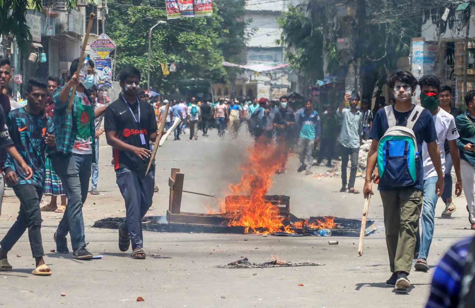 Bangladeş’te 1971’deki Bağımsızlık Savaşı’na katılanların ailelerine kamu sektöründe kontenjan ayrılmasını