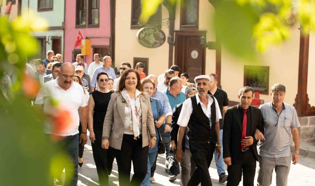 Afyonkarahisar Belediye Başkanı Burcu Köksal, tarihi bölgelerde restorasyon çalışmalarına ağırlık