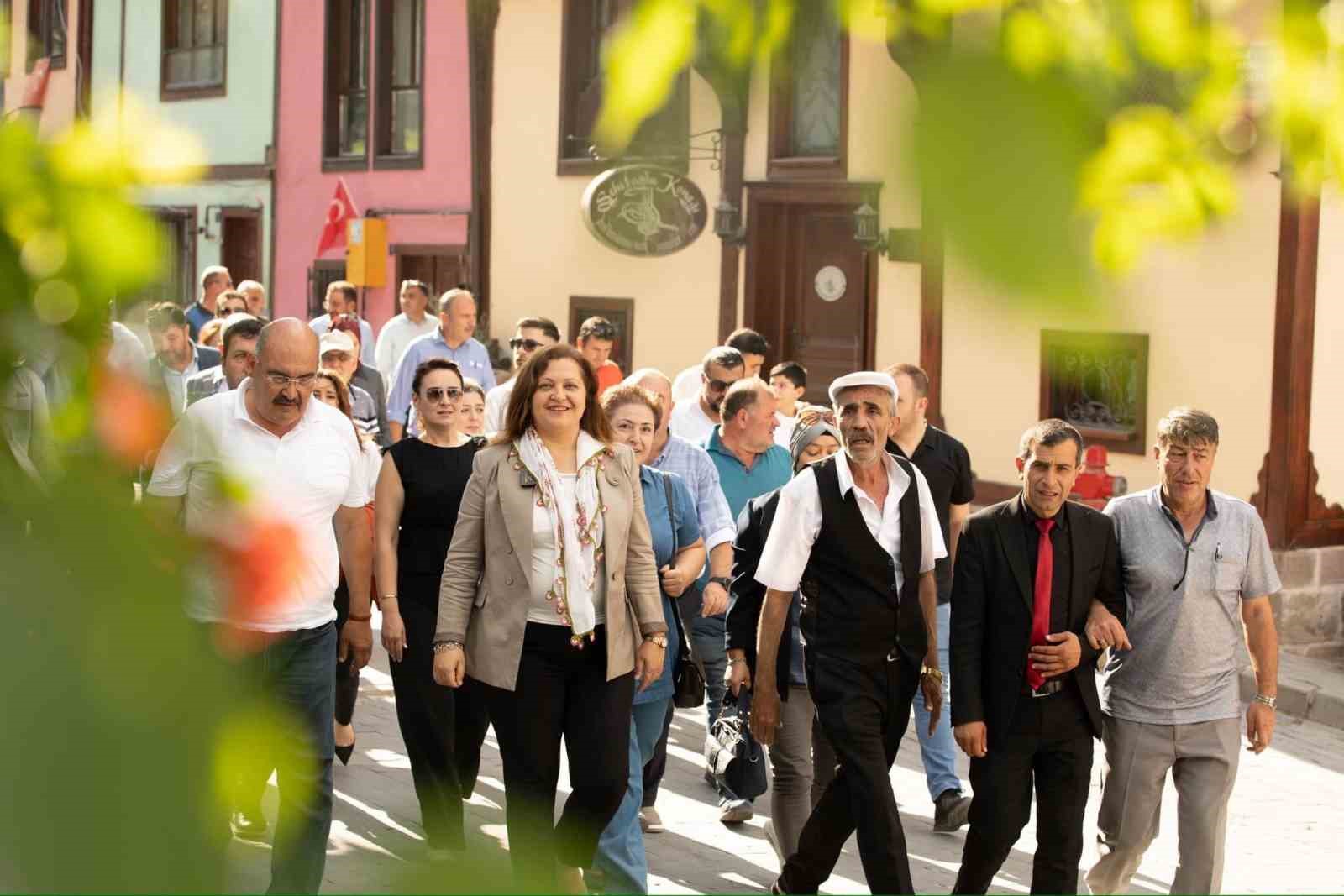 Afyonkarahisar Belediye Başkanı Burcu Köksal, tarihi bölgelerde restorasyon çalışmalarına ağırlık