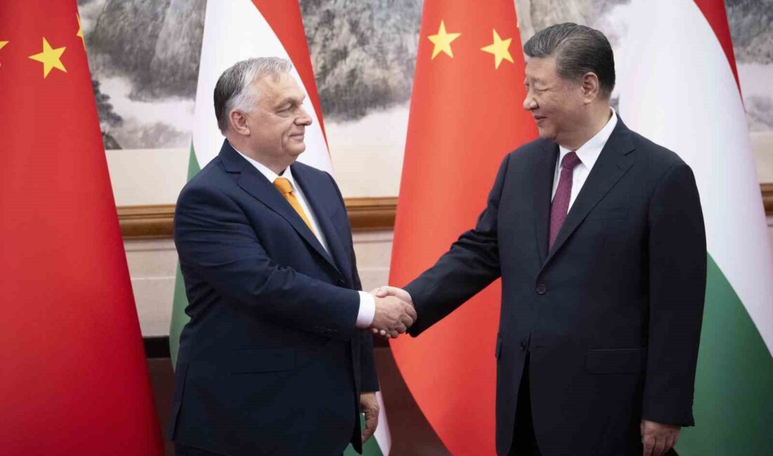 Macaristan Başbakanı Viktor Orban ile bir araya gelen Çin Devlet