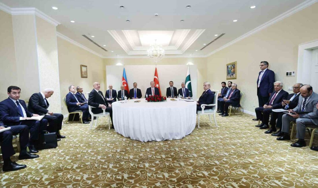 Cumhurbaşkanı Recep Tayyip Erdoğan, Kazakistan’da Azerbaycan Cumhurbaşkanı İlham Aliyev ve