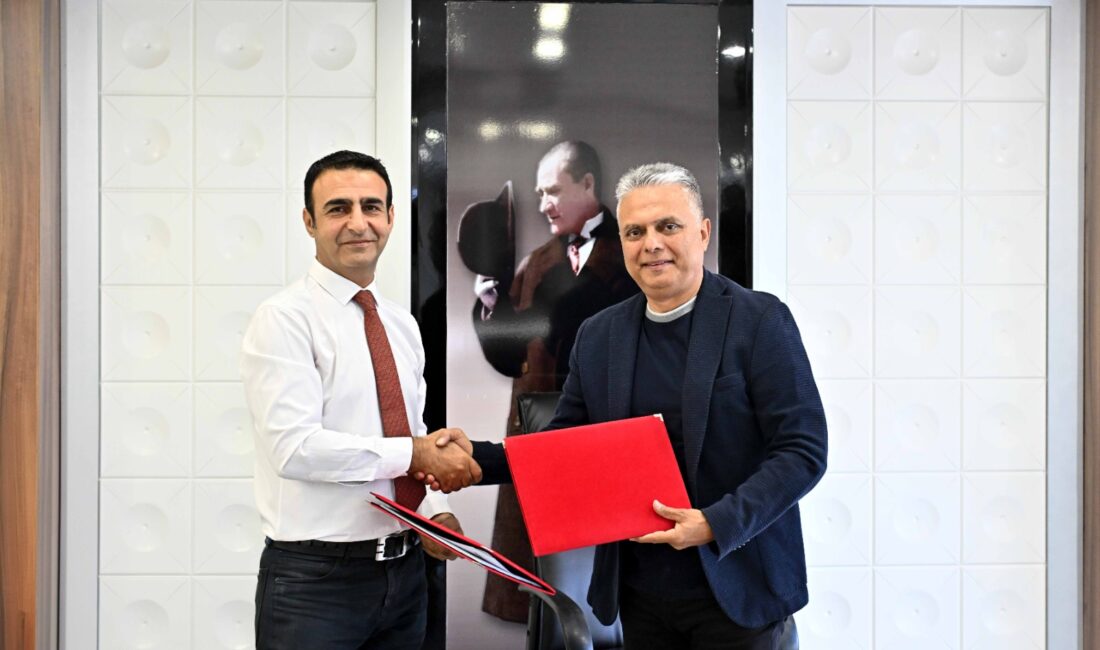 Antalya Muratpaşa Belediye Başkanı Ümit Uysal, belediyenin Temizlik İşleri Müdürlüğü