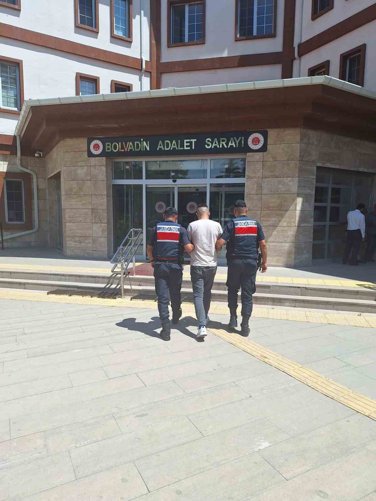 Afyonkarahisar’da dolandırıcılık suçundan 6 yıl 8 ay hapis cezasıyla aranan