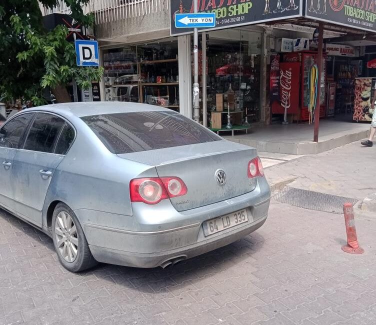 Fiziksel engeli olan bireylerin ulaşımı için kaldırımlara yapılan rampalar kimi