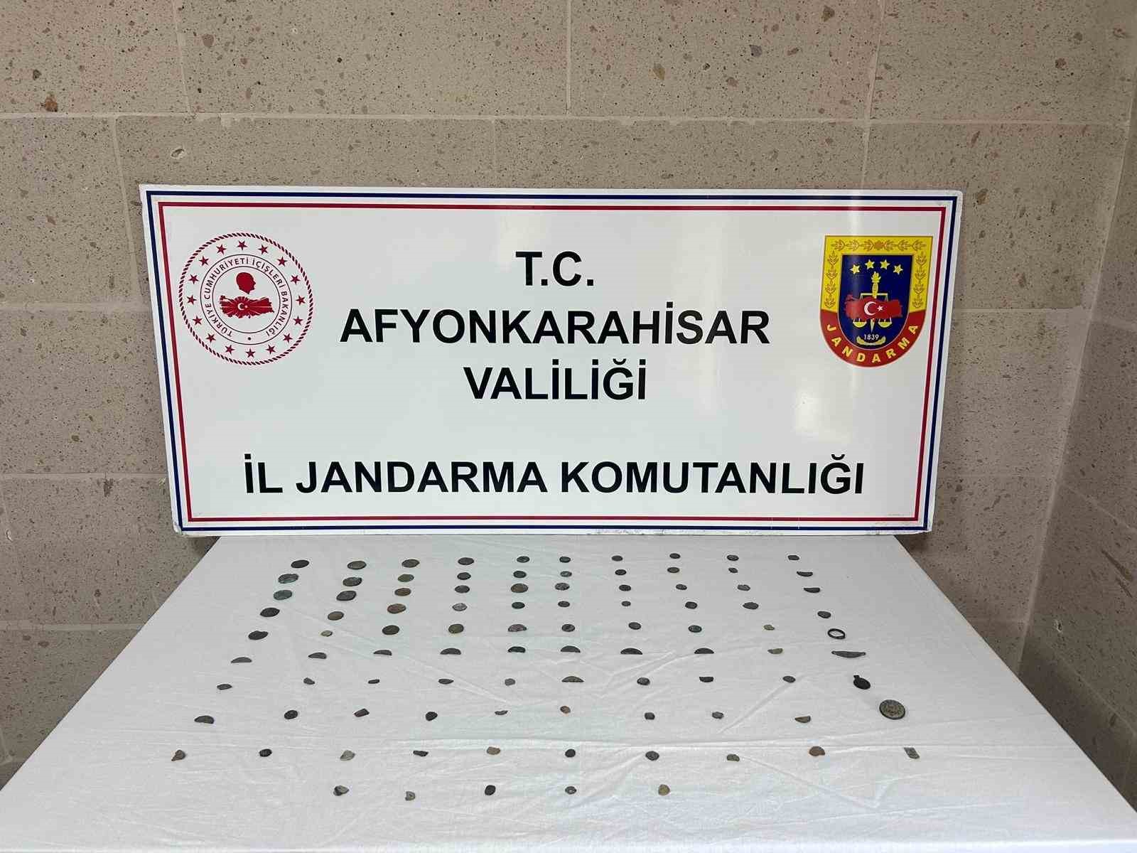 Afyonkarahisar’da elinde bulunan ve tarihi eser niteliği taşıdığı düşünülen 95