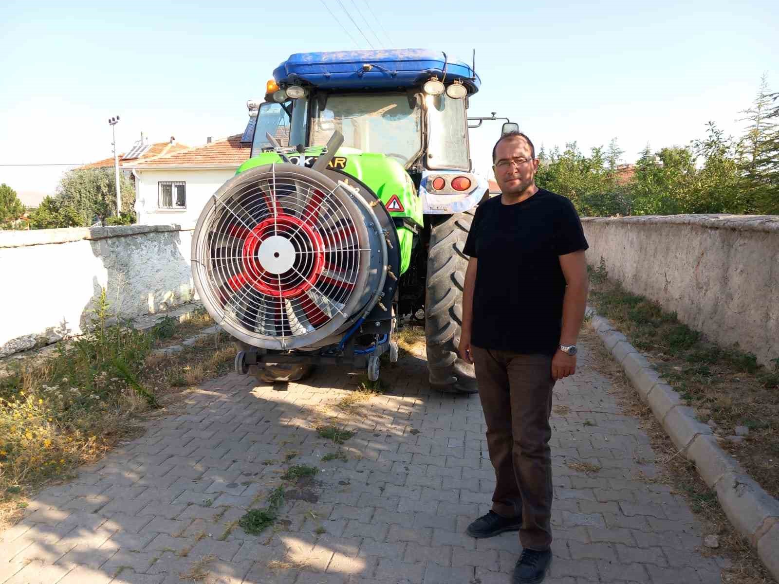 Afyonkarahisar’a bağlı Emirdağ ilçesinin Yarımca Köyü’nde haşerelere yönelik ilaçlama çalışmaları