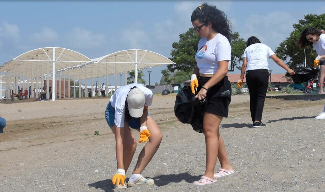 Belek Halk Plajı’nda çevre projesi için temizlik yapıldı