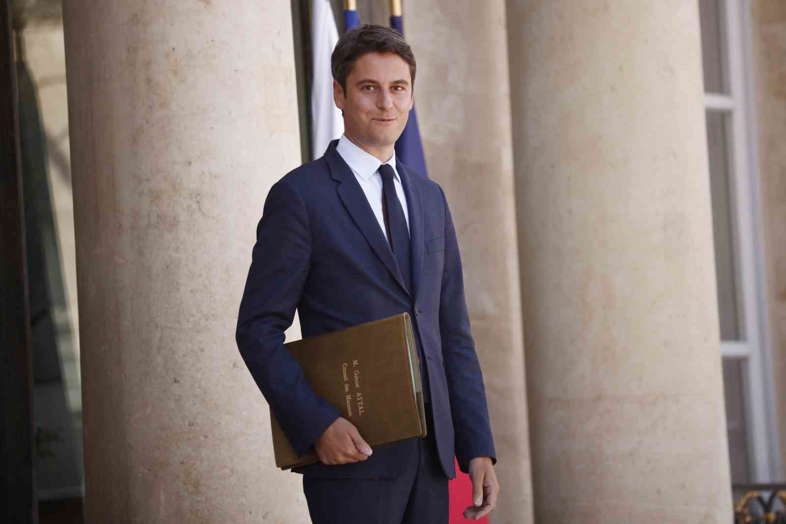 Fransa Cumhurbaşkanı Emmanuel Macron, bakanlar kurulu toplantısının ardından Başbakan Gabriel