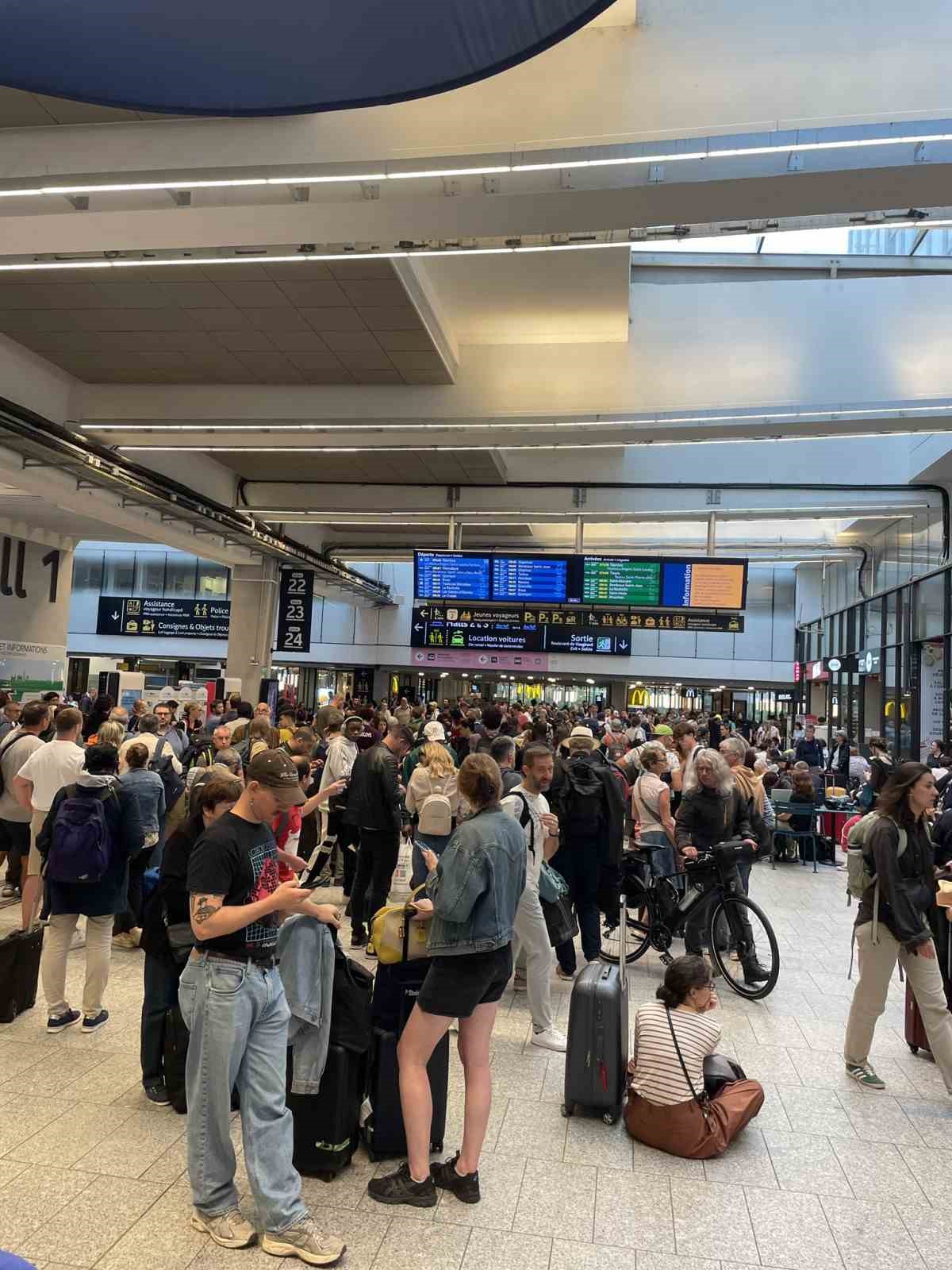 Fransa’da Olimpiyat Oyunları’nın açılışına saatler kala Yüksek Hızlı Tren (TGV)