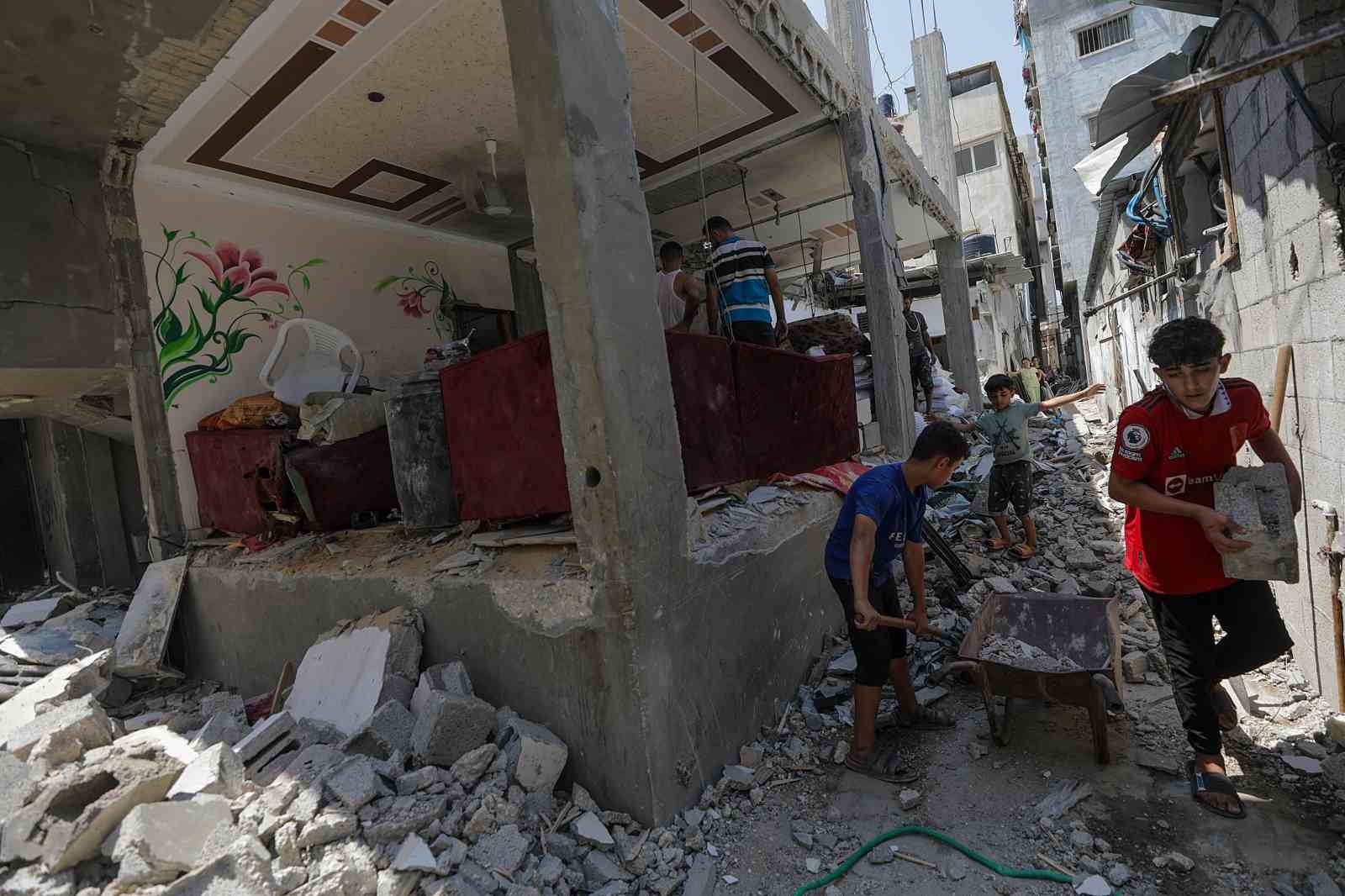 İsrail’in Gazze Şeridi’ne yönelik saldırılarında hayatını kaybedenlerin sayısı 38 bin