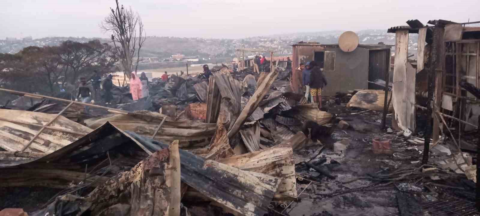 Güney Afrika’nın KwaZulu-Natal eyaletinde orman yangınına müdahale eden 6 itfaiyeci