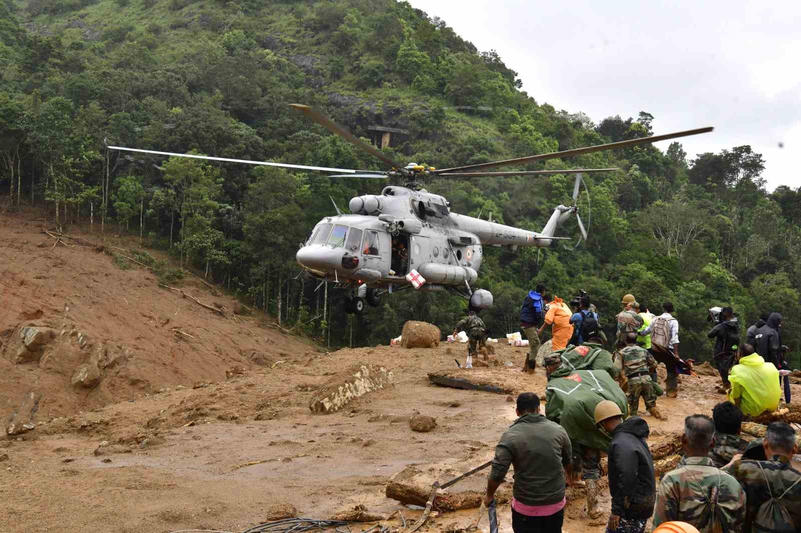Hindistan’ın Kerala eyaletinde şiddetli yağışların yol açtığı toprak kaymaları sonucu