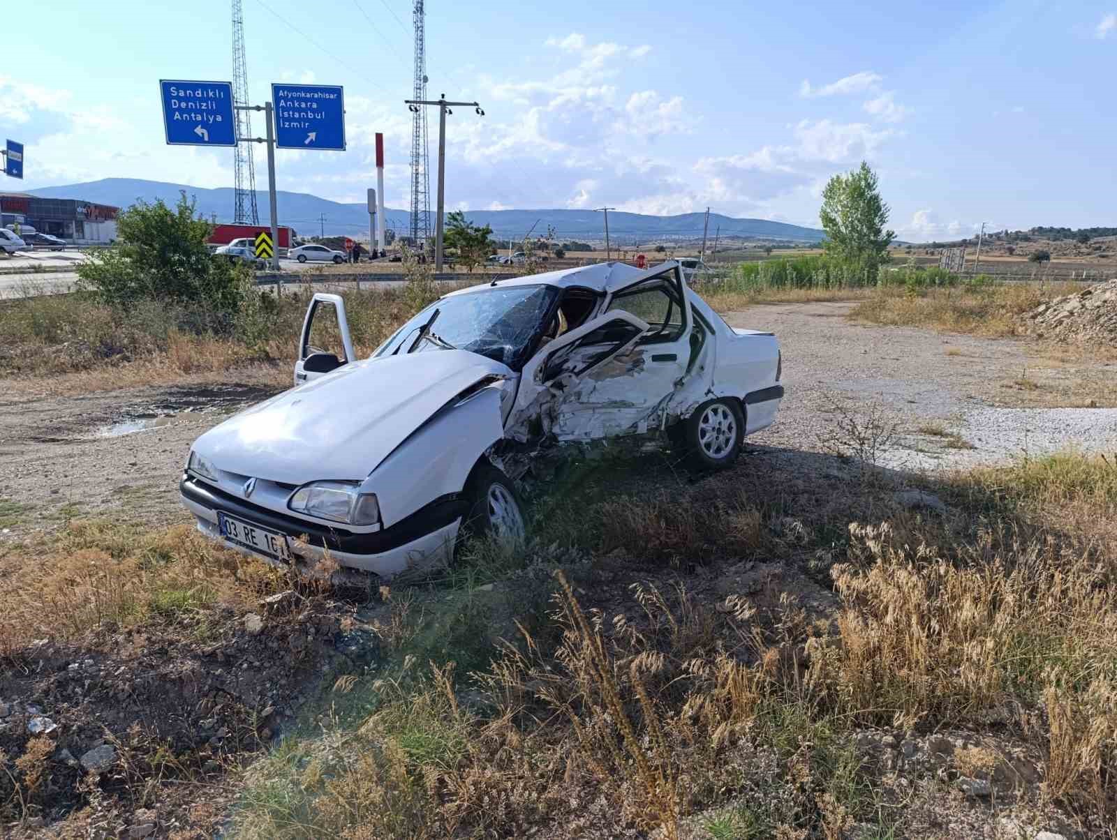 Afyonkarahisar’da iki otomobilin çarpıştığı kazada üçü çocuk 7 kişi yaralanırken,