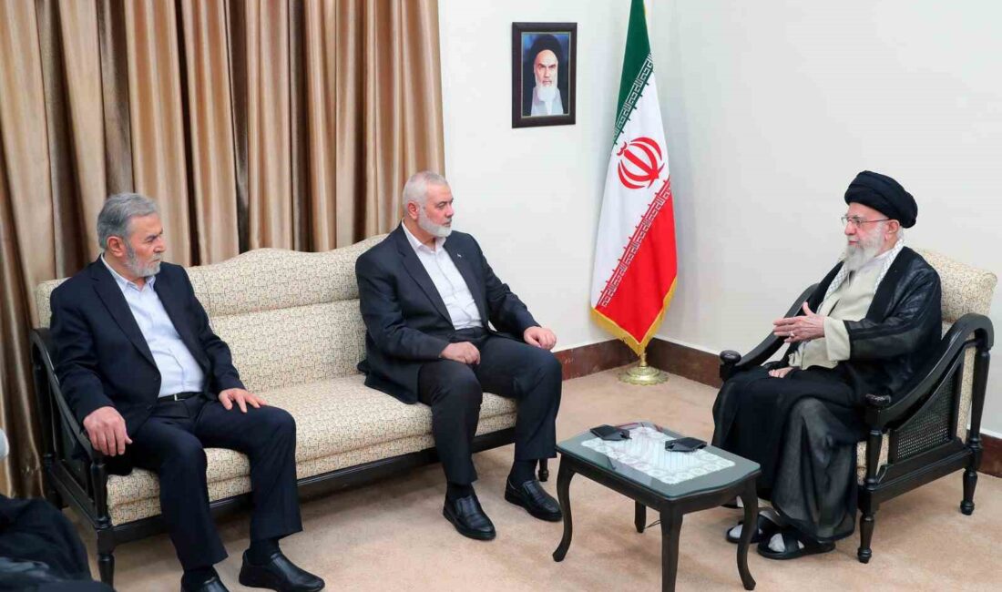 İran dini lideri Ayetullah Ali Hamaney, Hamas Siyasi Büro Başkanı