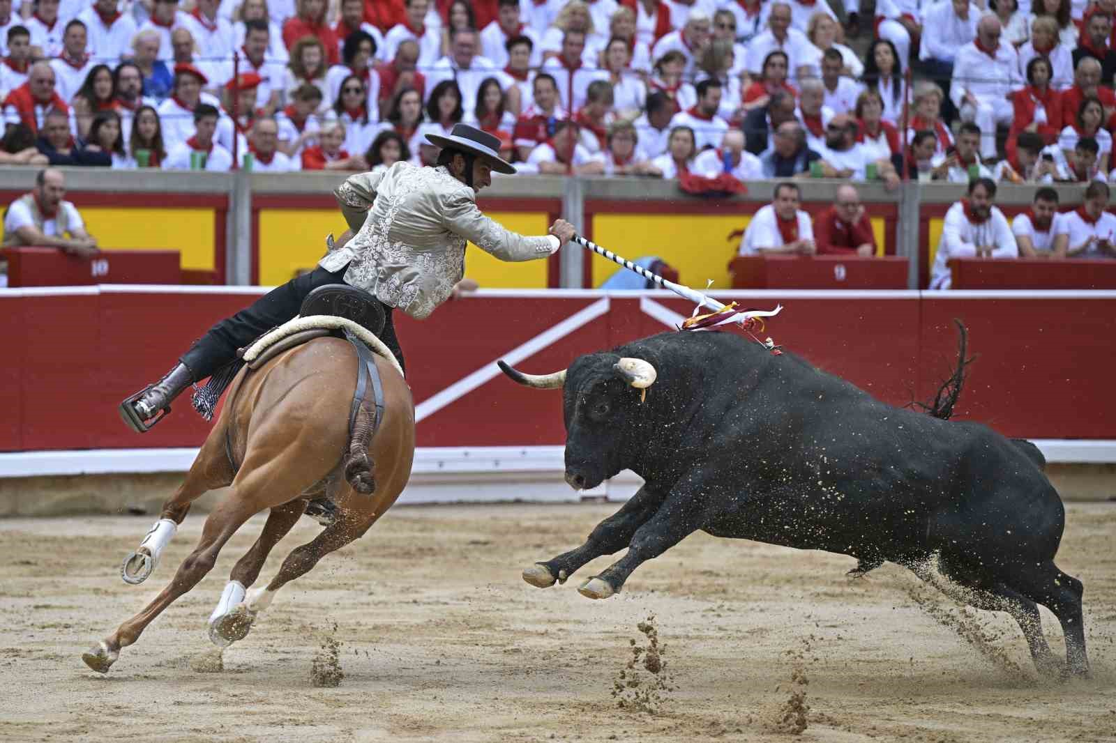İspanya’da San Fermin Festivali’nde düzenlenen boğa koşusu sırasında 6 kişi