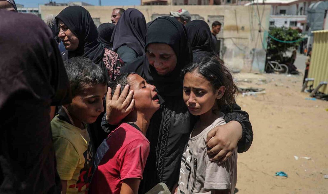 İsrail ordusunun Gazze Şeridi’nin El Mevasi bölgesinde 71 Filistinliyi öldürdüğü