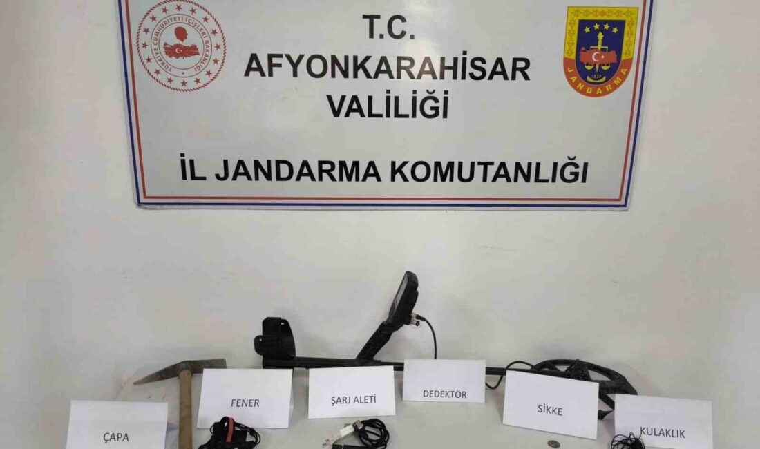 Afyonkarahisar’da kullandığı araçla devriye gezen jandarma ekiplerini görünce kaçan şahıs
