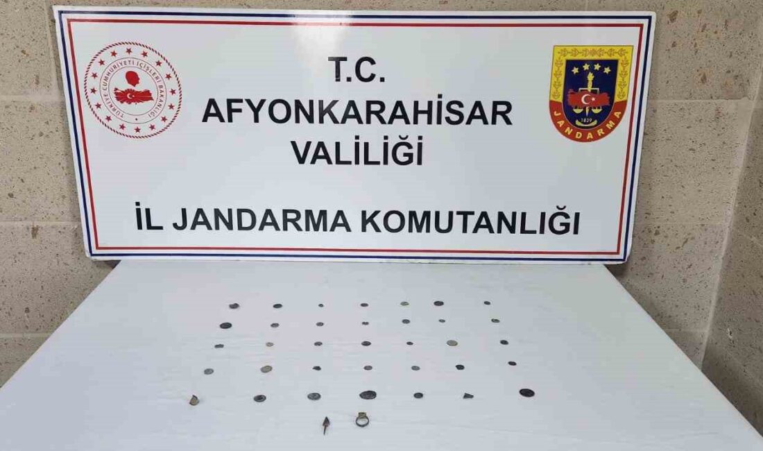 Afyonkarahisar’da jandarma tarafından gerçekleştirilen operasyonda tarihi eser niteliği taşıdığı değerlendirilen