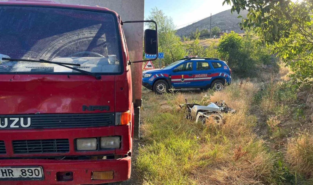 Afyonkarahisar’da kamyonet ile motosikletin çarpıştığı kazada 1 kişi yaralandı. Kaza,