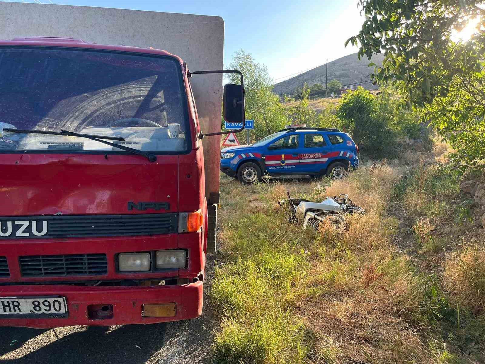 Afyonkarahisar’da kamyonet ile motosikletin çarpıştığı kazada 1 kişi yaralandı. Kaza,