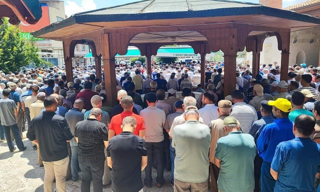 Afyonkarahisar’da kanser hastalığına yenik düşen 53 yaşındaki mahalle muhtarı son