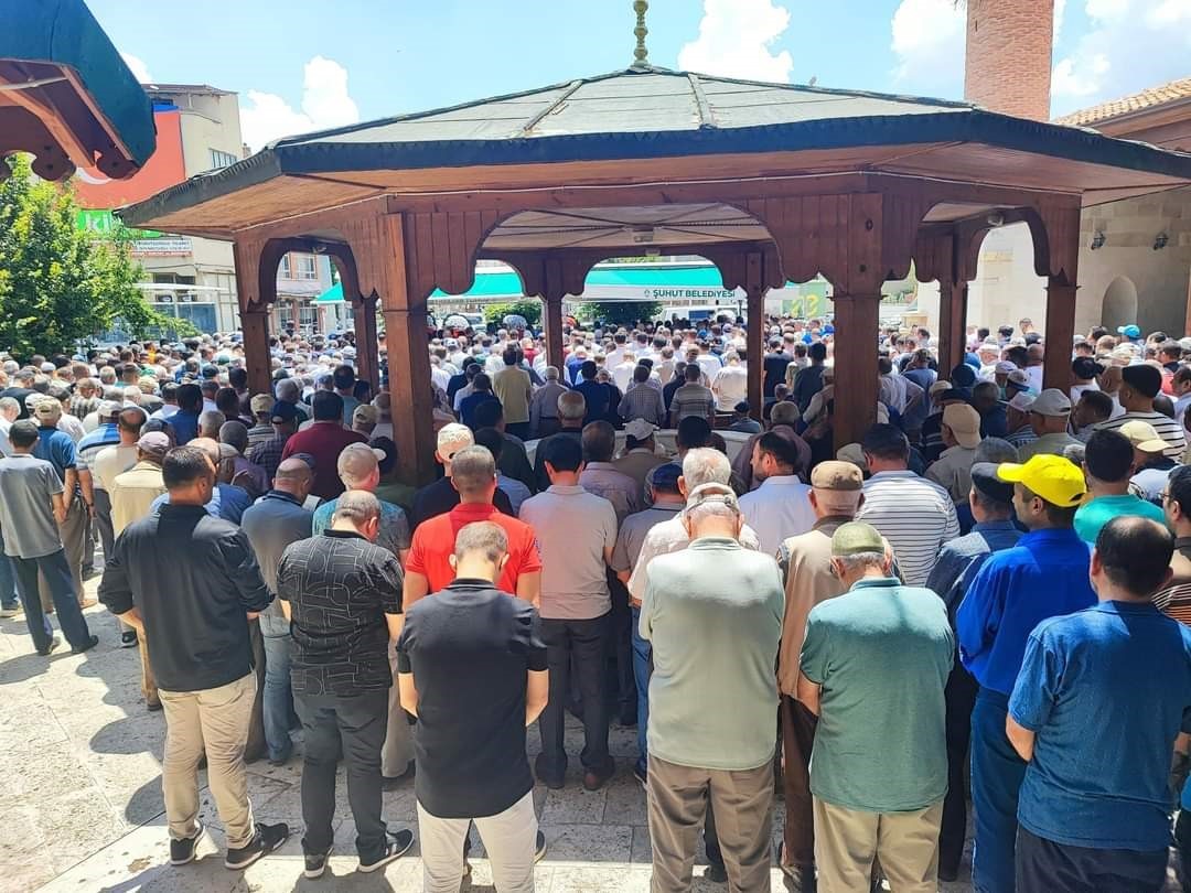 Afyonkarahisar’da kanser hastalığına yenik düşen 53 yaşındaki mahalle muhtarı son