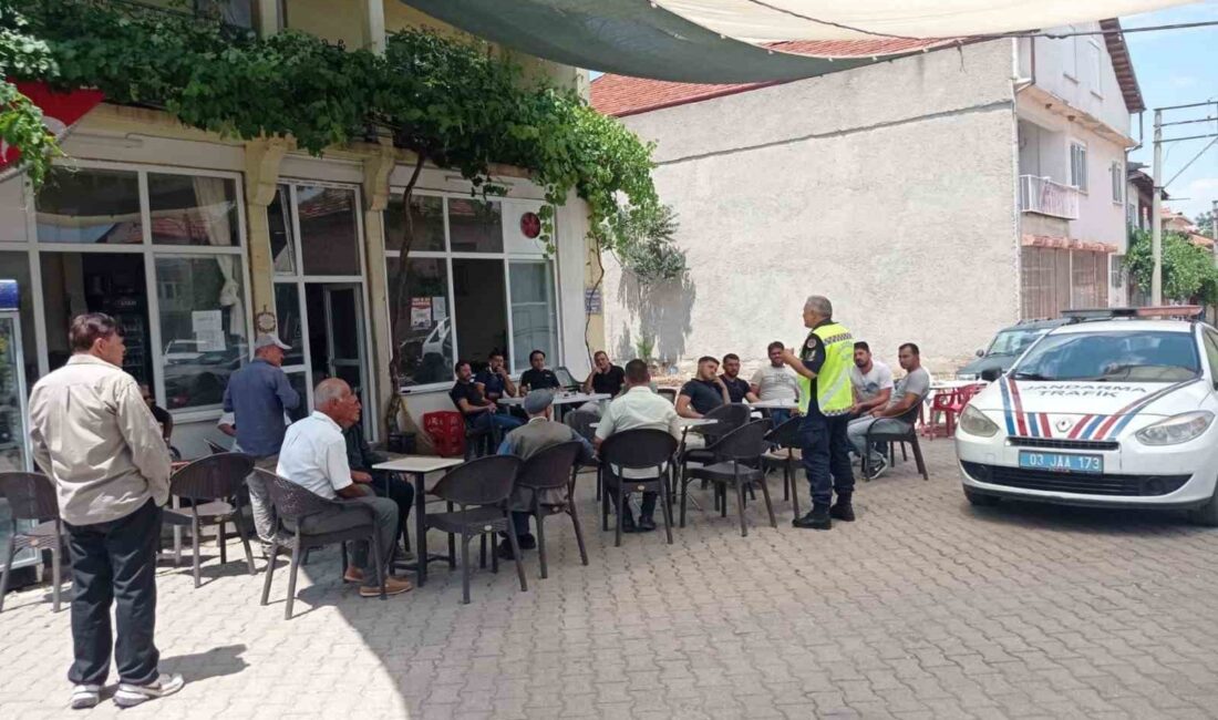 Afyonkarahisar’ın Sandıklı ilçesinde jandarma ekipleri tarafından köylerde başlatılan ‘trafik eğitimleri’