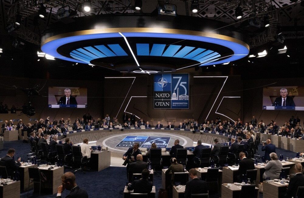 NATO LİDERLERİ NATO-UKRAYNA KONSEYİ OTURUMU'NDA BİR ARAYA GELDİ