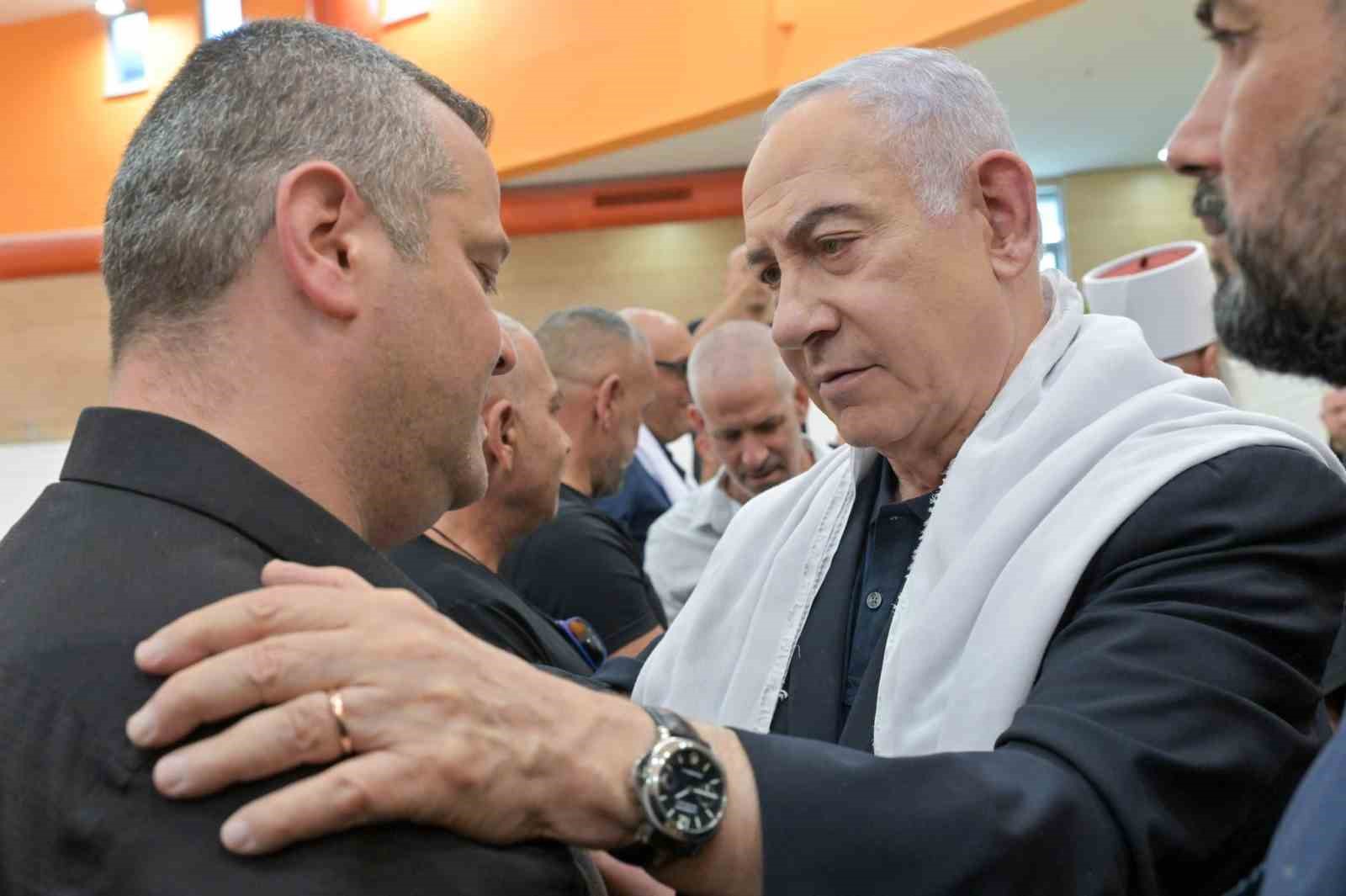 İsrail Başbakanı Binyamin Netanyahu cumartesi günü roketli saldırı düzenlenen Golan