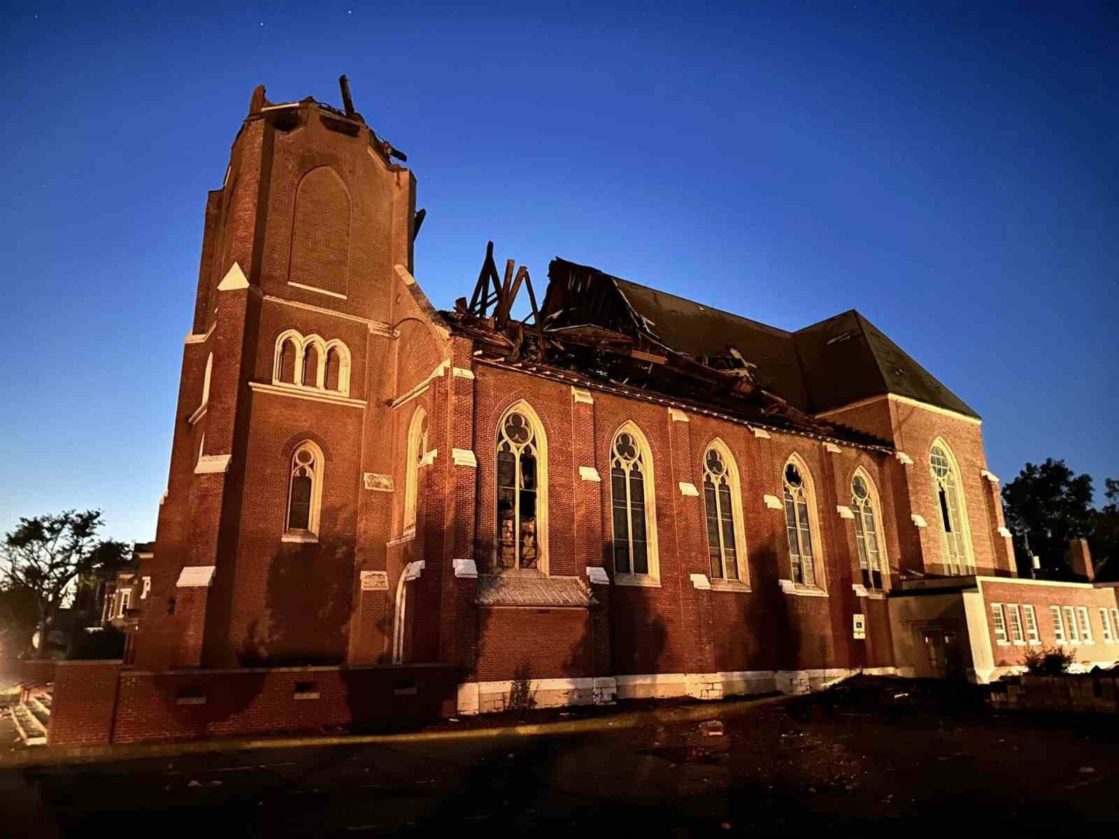 ABD’nin New York eyaletinde etkili olan hortum nedeniyle 1 kişi