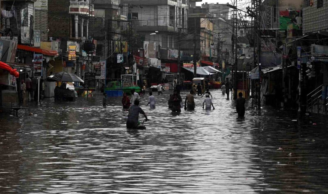 Pakistan’da etkili olan muson yağmurlarının yol açtığı selde 11 kişi