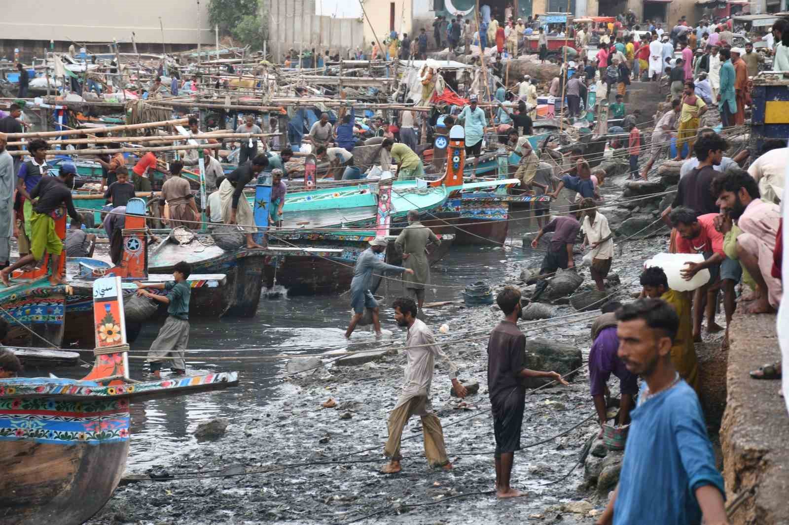 Her gün 16 bin ton katı atık üretilen Pakistan’ın Karaçi
