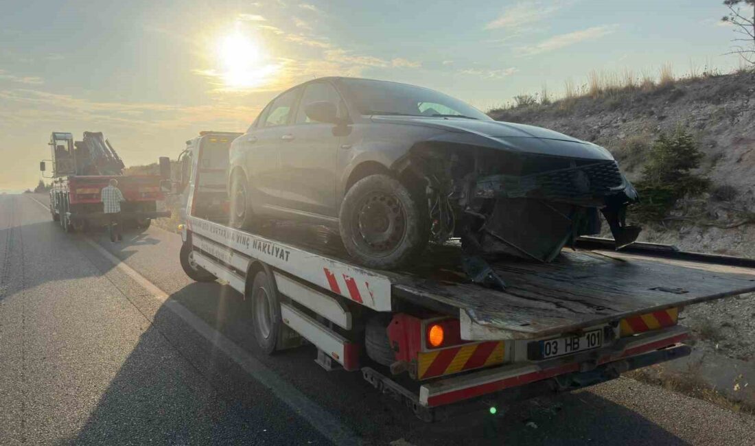 Afyonkarahisar’da kontrolden çıkarak refüje giren otomobilde 4 kişi yaralandı. Kaza,