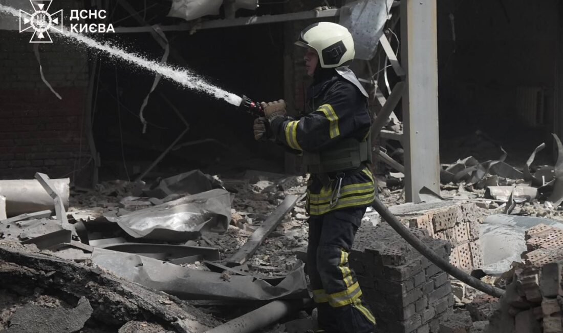 Rusya Ukrayna’nın başkenti Kiev’de birçok noktayı 40’dan fazla füzeyle hedef