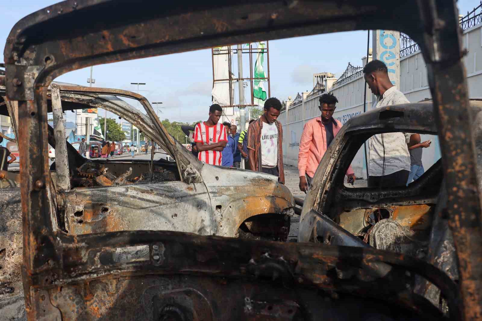 Somali’de bir restoranın önünde bomba yüklü araçla düzenlenen saldırıda 5