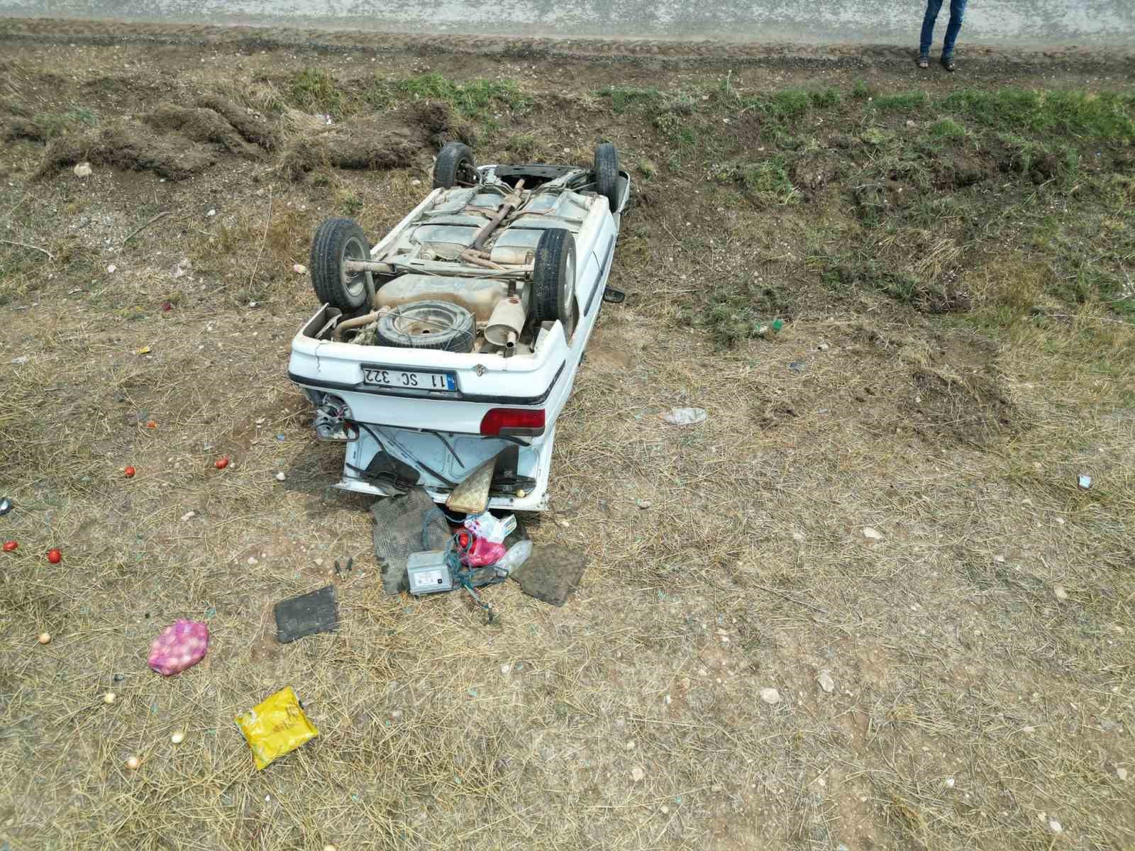 Afyonkarahisar’da yaşanan trafik kazasında kontrolden çıkarak taklalar atıp, şarampole giren