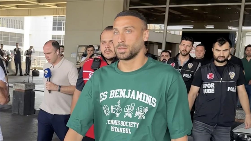 Beşiktaş’la sözleşmesi sona eren milli futbolcu Cenk Tosun, prensip anlaşmasına